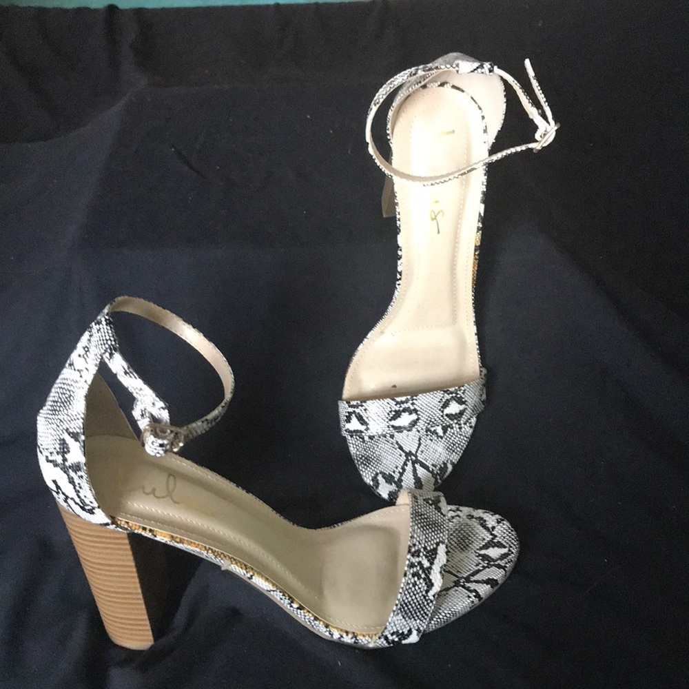 Ladies fashion shoes